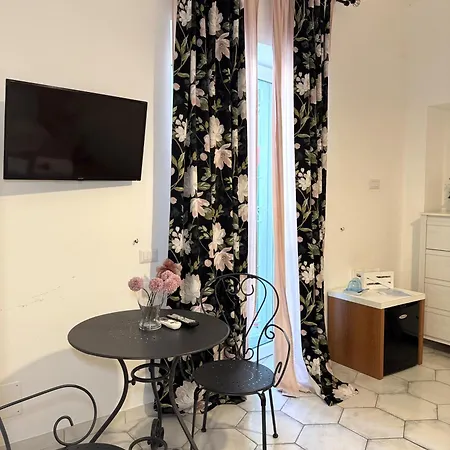 Pharus Miseni And Casa de hóspedes